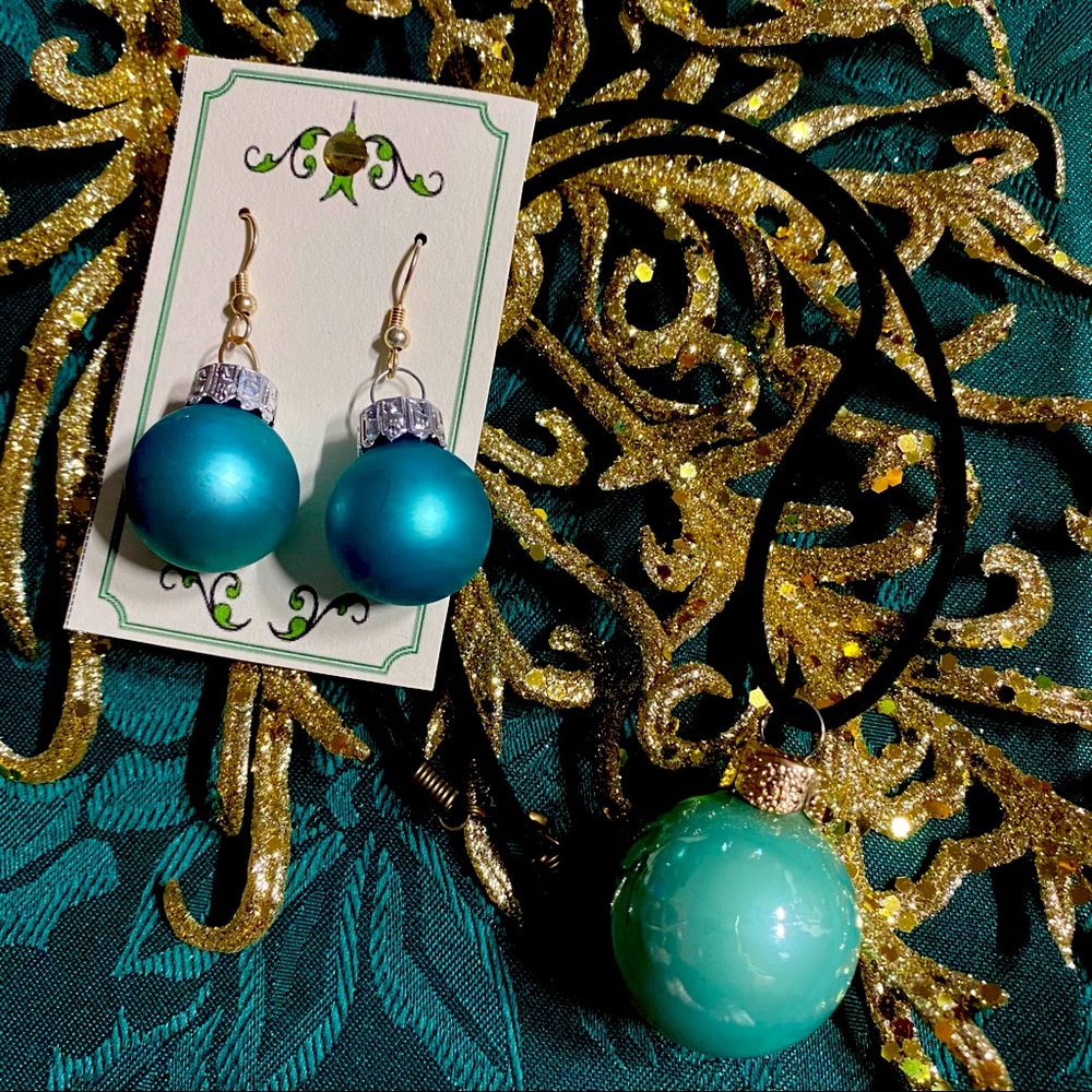 🎄New Christmas Ornament Earrings & Necklace Set